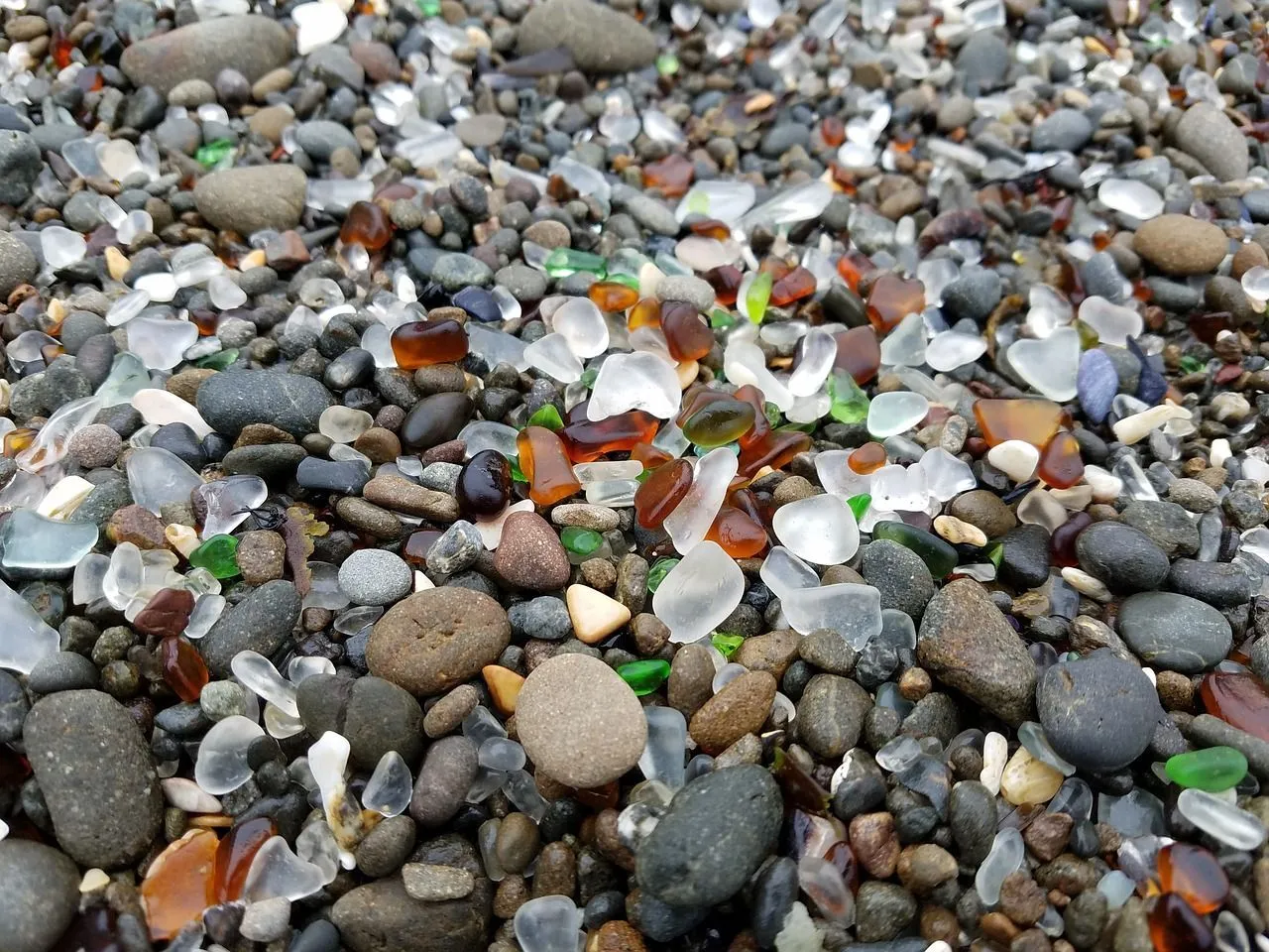 Read some Glass Beach, California facts to know about this spectacular place in the city of Fort Bragg!