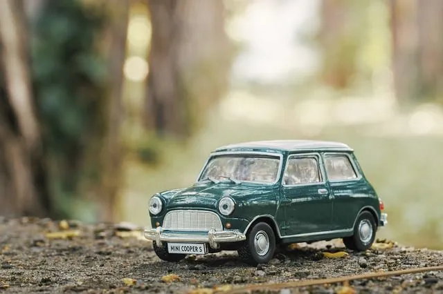 A Classic Mini Cooper is a low-priced car of the '60s. Learn more below with these 1960s cars facts.