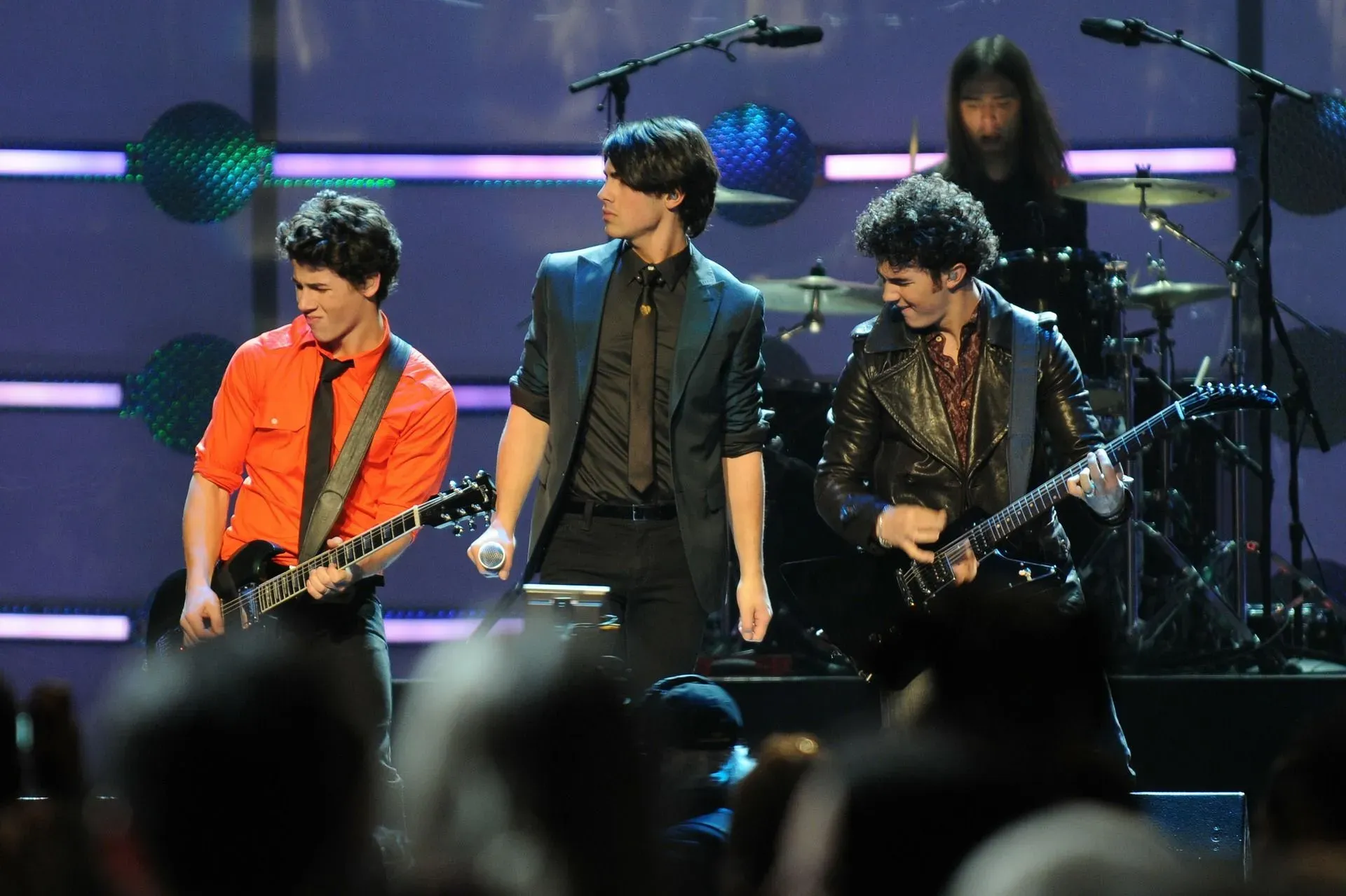 Read these Jonas Brothers facts to learn about the boy band that became everybody's favorites for quite a few years!