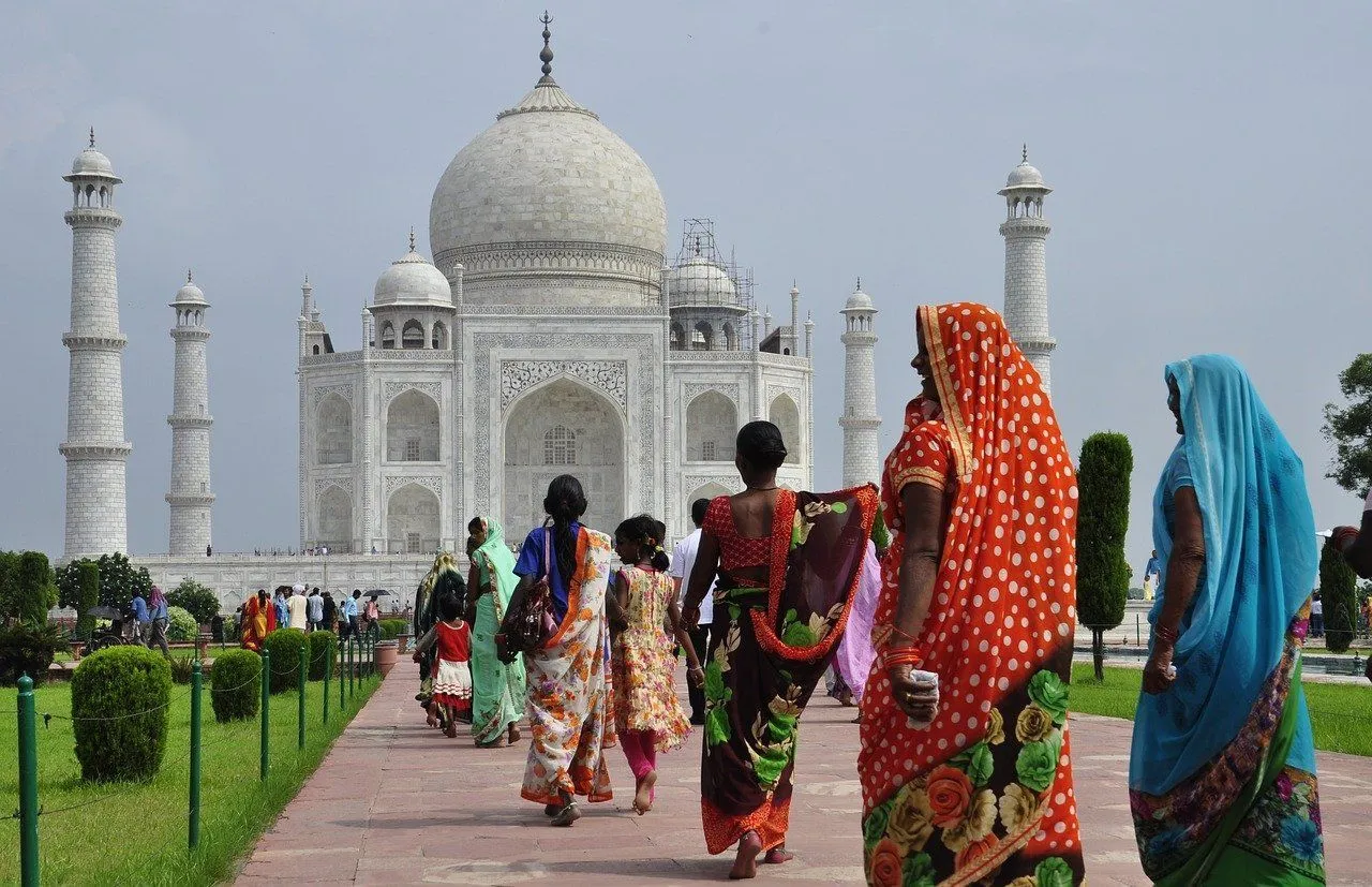 Read facts about Agra to learn more about the historical monuments and their architectural beauty.