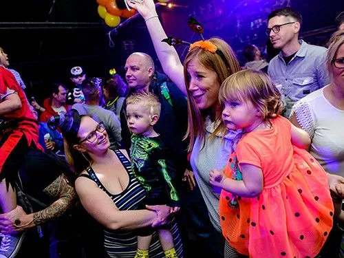 mums with their kdis dancing at raver tots events
