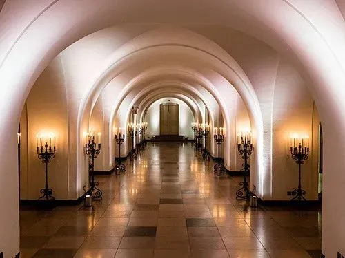 banqueting hall undercroft secret chamber