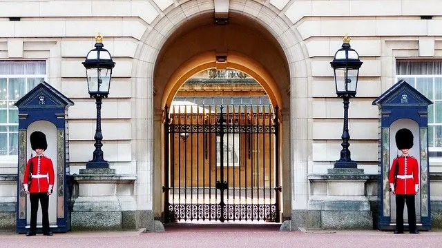 guards at Buckingham Palace