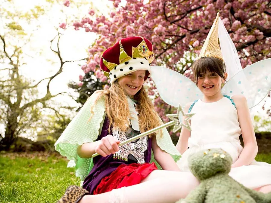 girls dressed up as queen and fairy