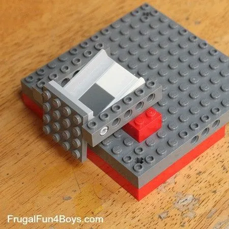 Positioning your door on the ramp of your lego candy dispenser