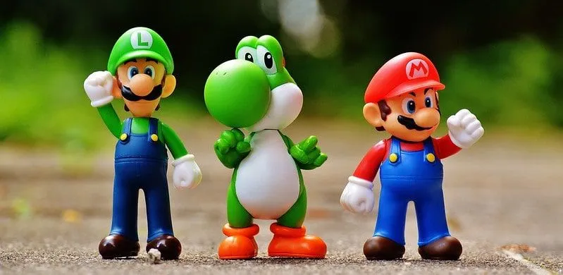 Super Mario Bros characters figures: Luigi, Yoshi and Mario.