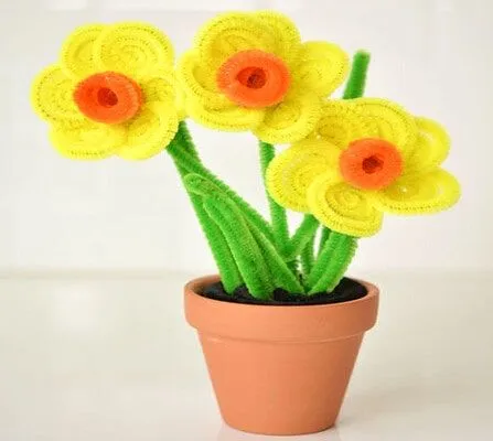 Plant pot of pipe cleaner daffodils.