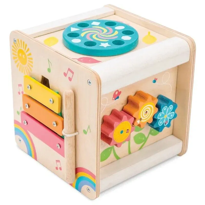 Le Toy Van Petit Actvity Cube.