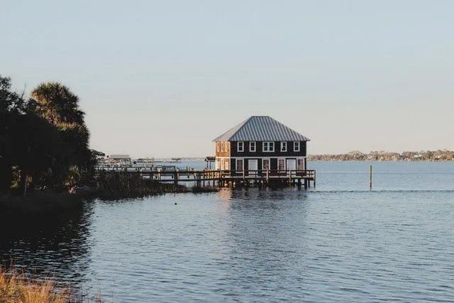 Choosing a popular name for your lake house increases your chances of being remembered.