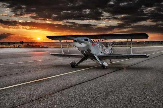 Jokes about airports make you land hard on the ground.