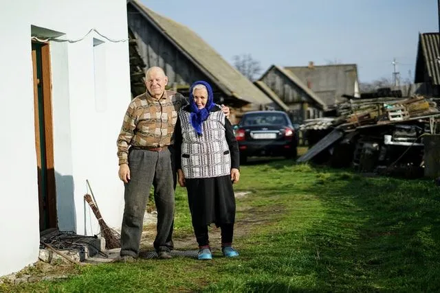 Funny Grandparent jokes are between the grandpa-grandma combo and their hilarious conversations.