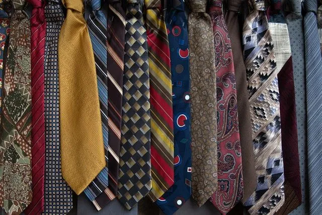 Rows of printed neckties, the best gift to give your dad!