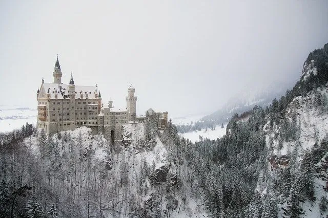 'Frozen' is set in a winter kingdom.
