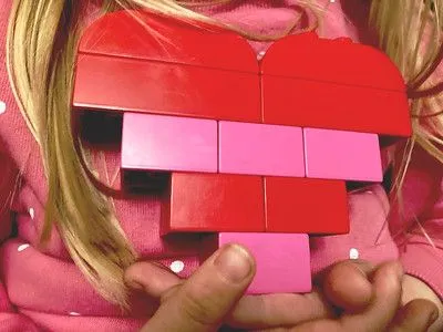 A Lego heart is easy to make, so long as you’ve got plenty of red or pink blocks.