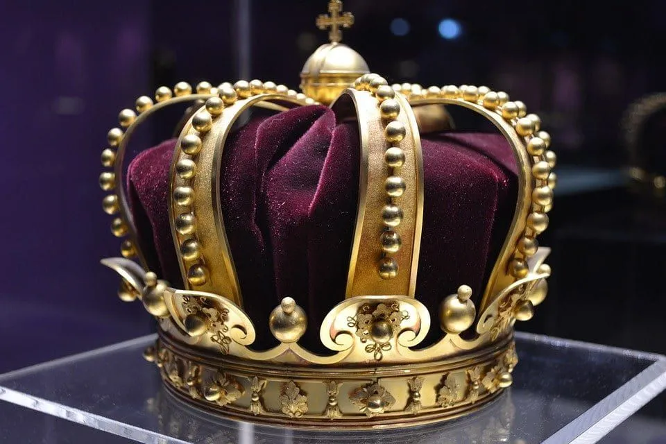 Find the best quotes about royal power, and the crowned head with these King quotes