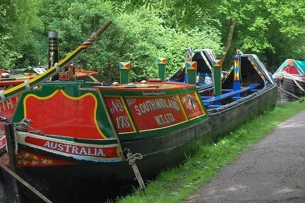 A red narrowboat stationary on the Regent's Canal.