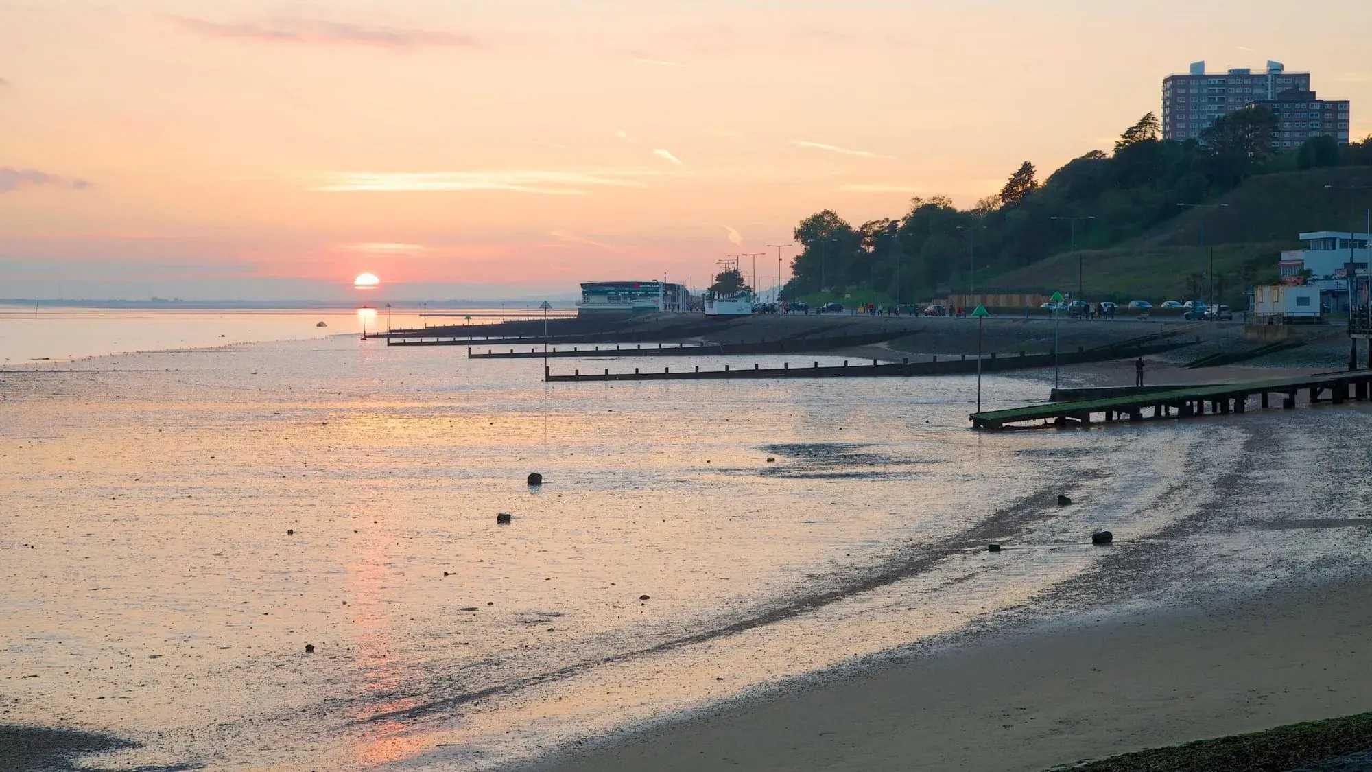 A view of sunset at the Southend-on-Sea coastline near Southend Planetarium.