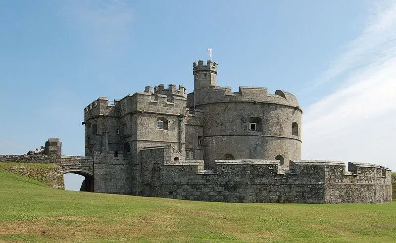 Pendennis Castle keep, with clear skies and greenery in background.