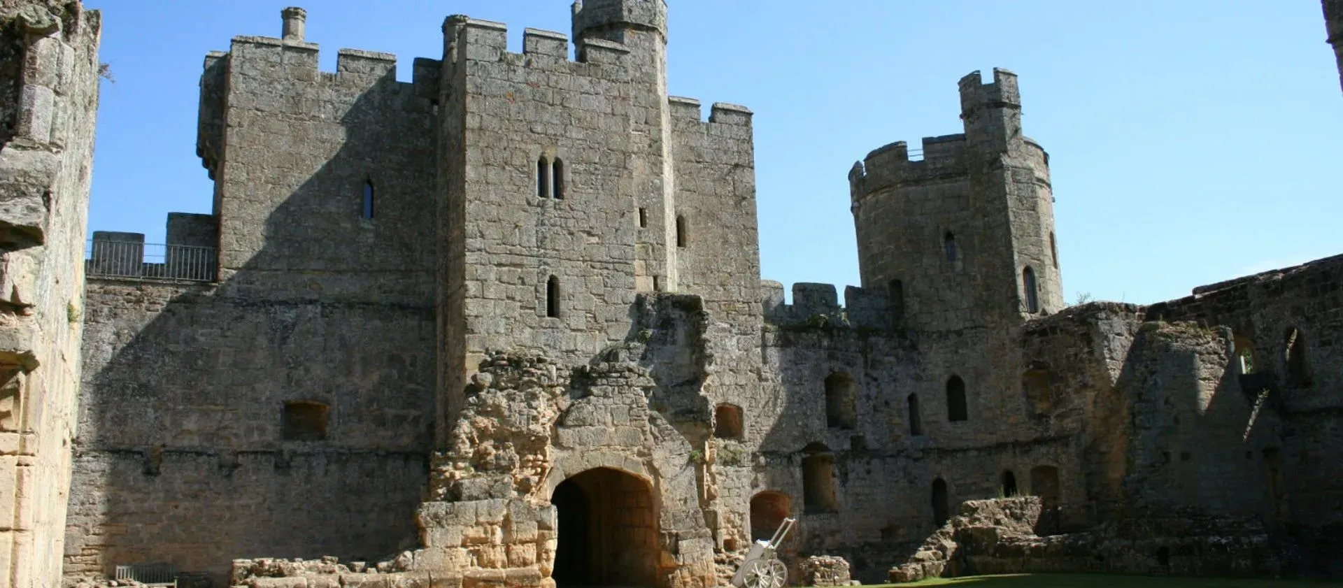 The interior of Bodiam Castle is mostly ruined, but has enough evidence for archaeologists to figure out the layout.