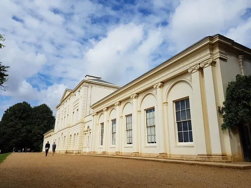 Outdoor perspective of Kenwood House building.