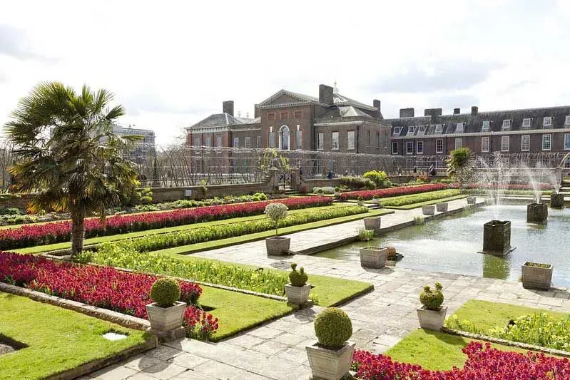 Perfectly manicured flowerbeds and lawn at Kensington Gardens.