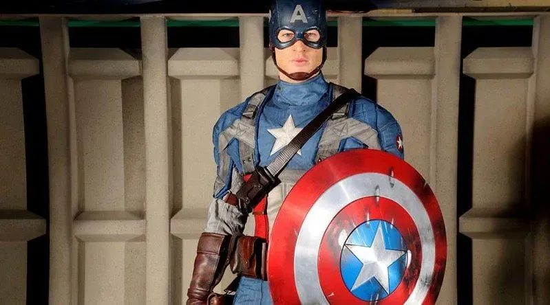 Waxwork model of Chris Evans as Captain America holding his shield.