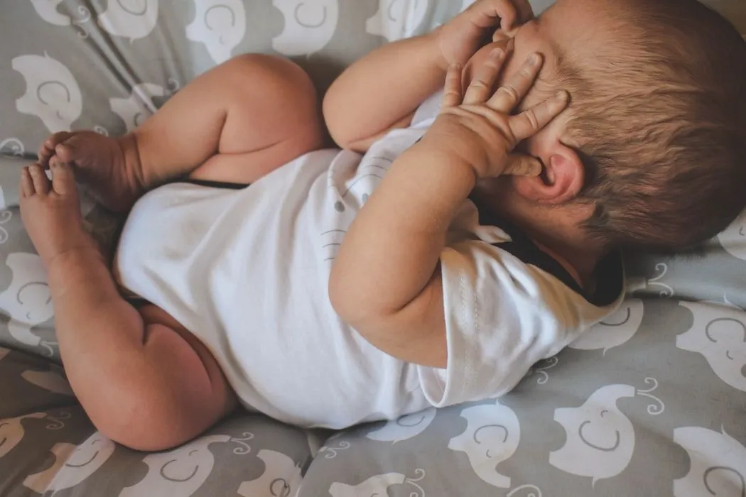 Does your 2-week-old baby sleep a lot? This is normal!