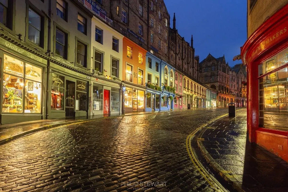 See the Royal Mile and the Old Town with the help of your guide. Buy Edinburgh Walking Tour tickets. 