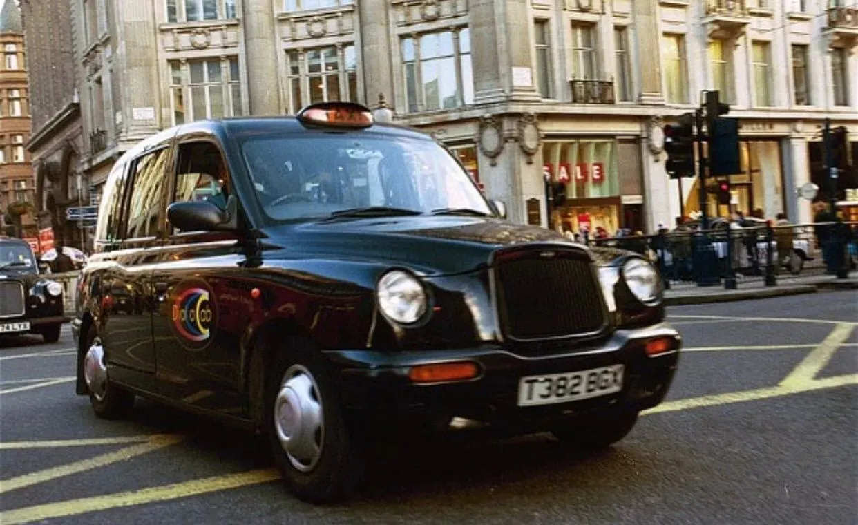 Take a group of up to six people and enjoy a guided tour of Westminster or Central London. Buy Black Cab Tour tickets now. 