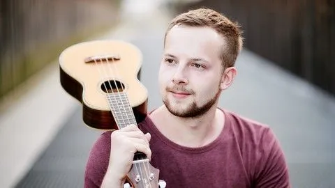Learn the basics of ukulele from musician Jakob Puchmayr.