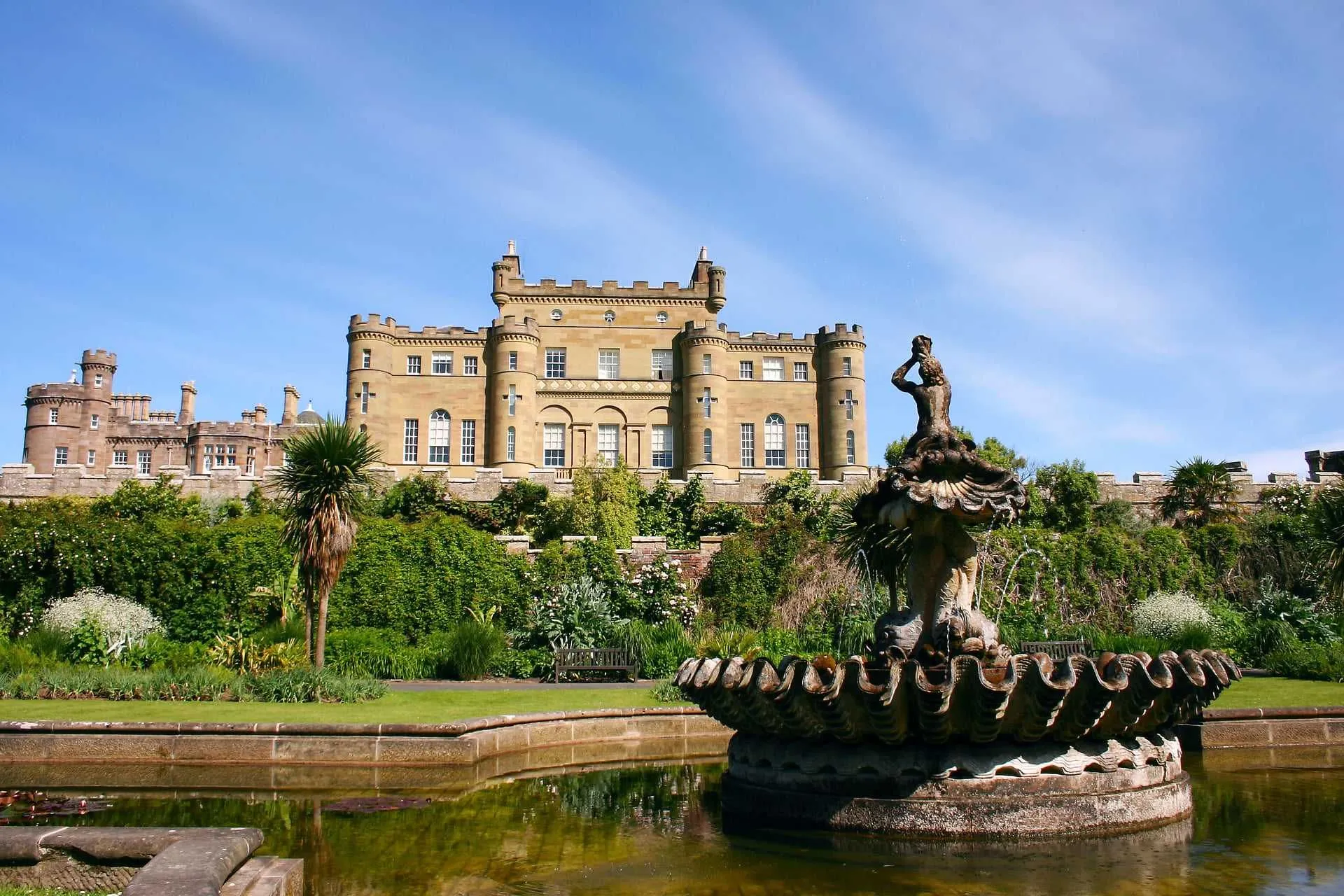 Walk along the most dramatic scenery and nature of Scotland on this tour. Buy Culzean Castle day trip from Glasgow tickets.