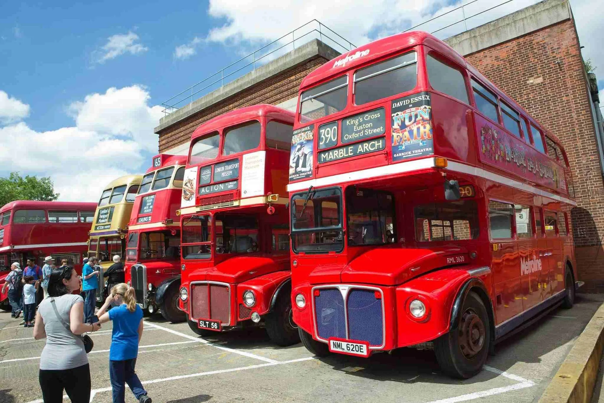 An audio guide will help you discover all the key facts about London on this tour. Book London Discovery Bus Tour tickets.