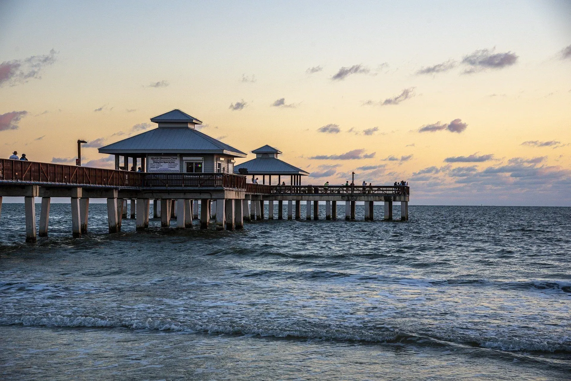 Facts about Florida beaches and the deep blue sea are enjoyed by many people.