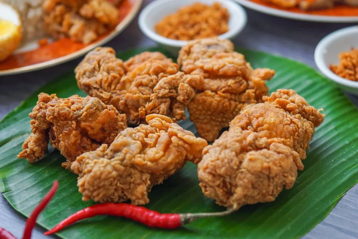 https://media.kidadl.com/Fried_chicken_steak_is_a_Southern_cuisine_classic_dad2fedc53.jpg