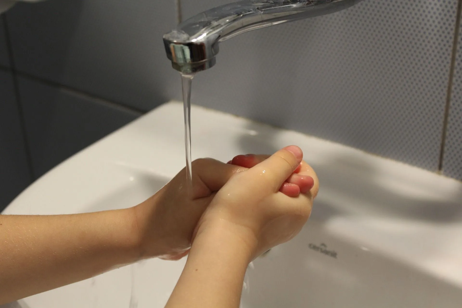 Not maintaining proper hand hygiene can lead to many serious diseases like diarrhea, hepatitis A, flu, common cold, bronchiolitis, and meningitis.