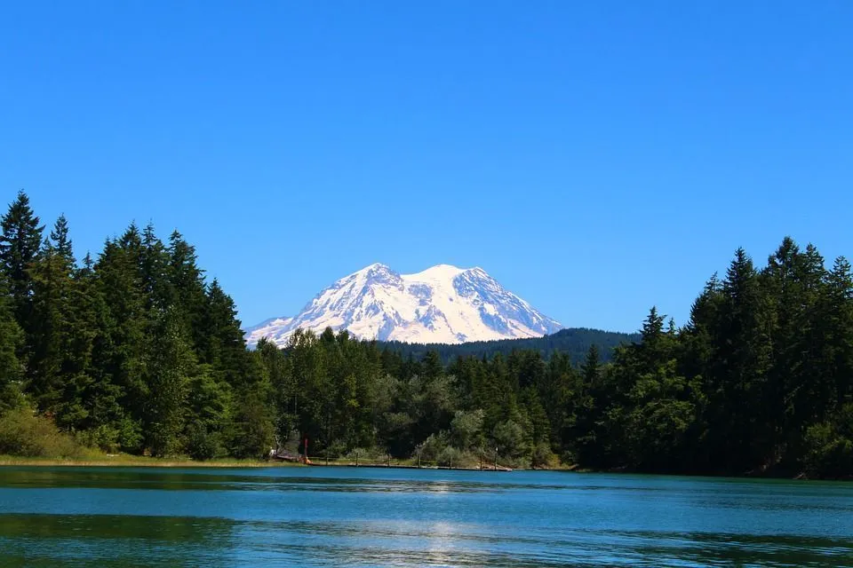 Mount Rainier, spawning five major rivers, is an active volcano with beautiful glaciated peaks giving away a spectacular view.
