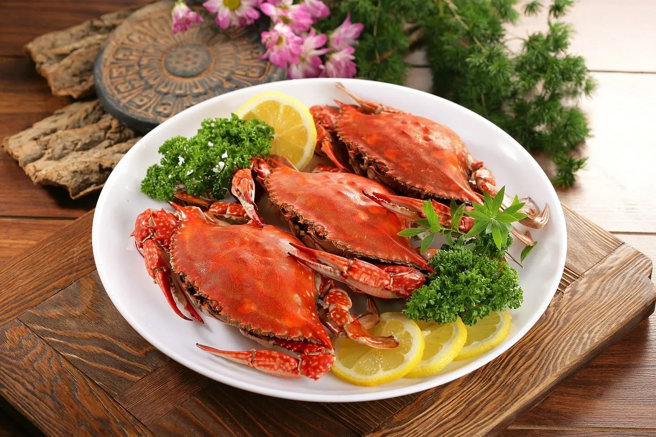 Benefits and side effects of consuming crabs.