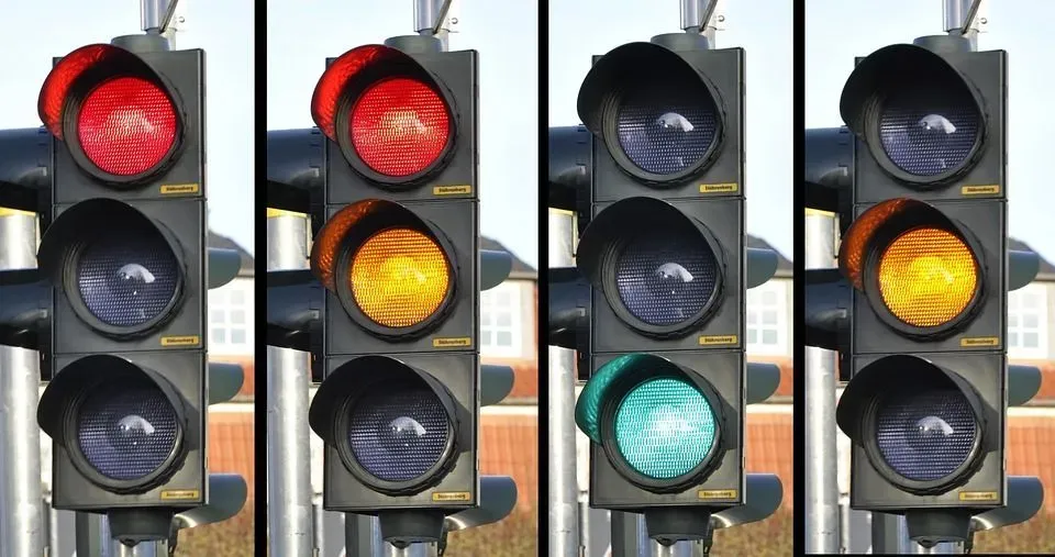 Read these facts about traffic lights to know more about the installation of the first traffic signal.