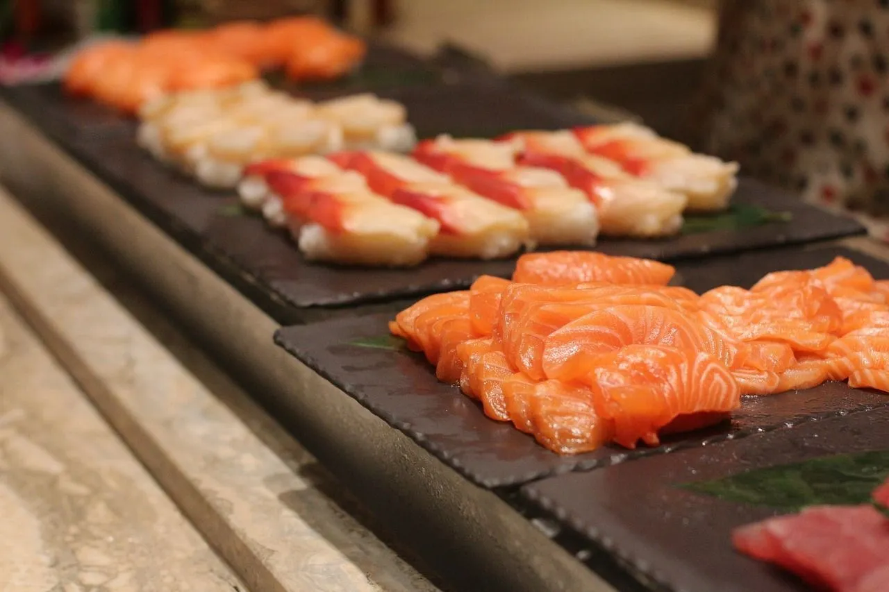 Salmon sashimi is a variety of fish cuisine that is high in nutrients such as sodium and potassium while being low in saturated fat.