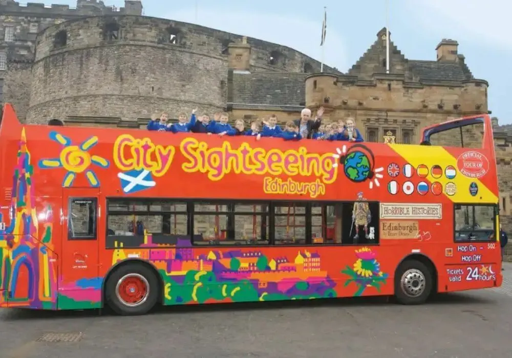 The service covers multiple routes while you get to see the best of Auld Reekie. Buy Edinburgh bus tour tickets today.