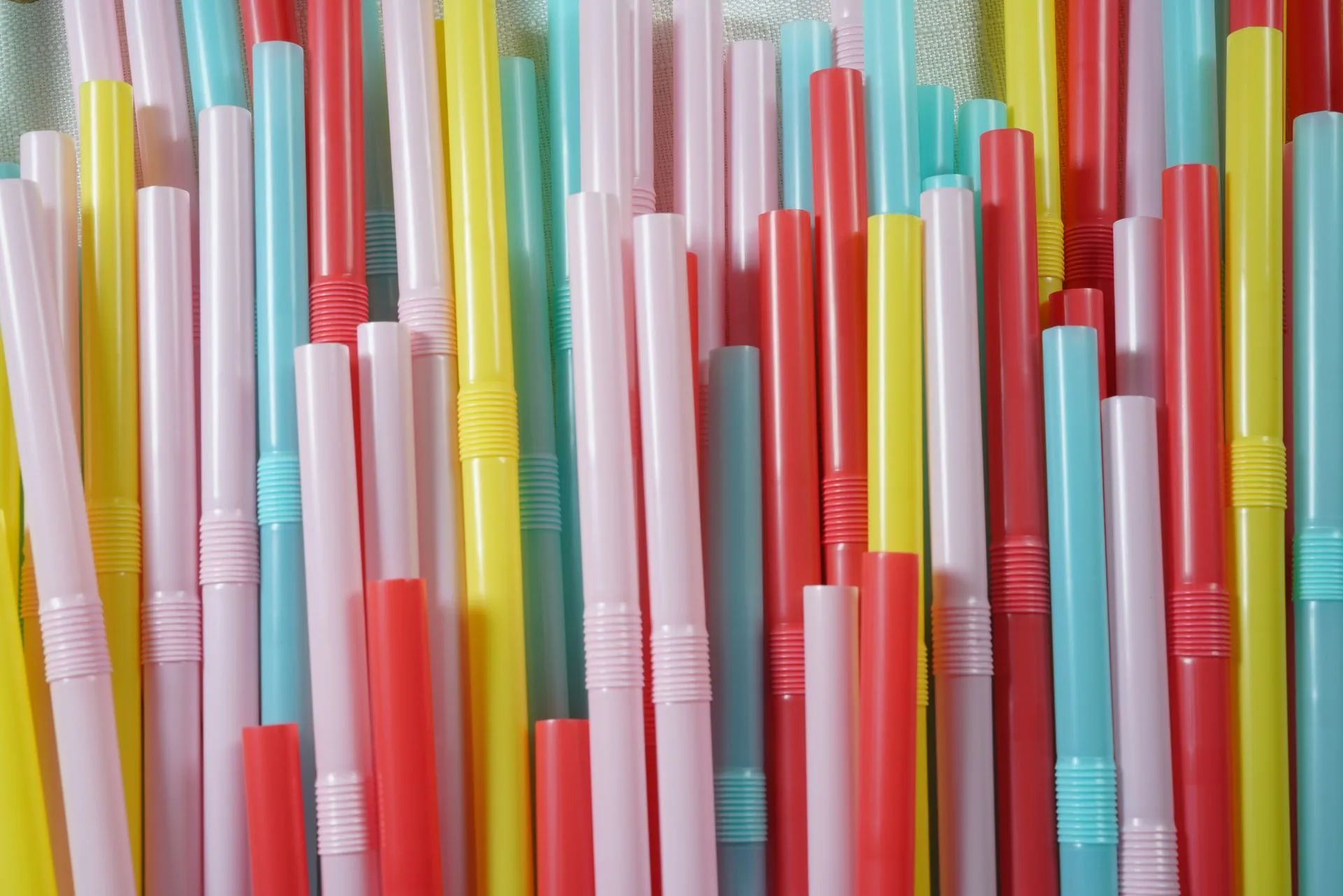 The drinking straws can also be called drinking tubes.