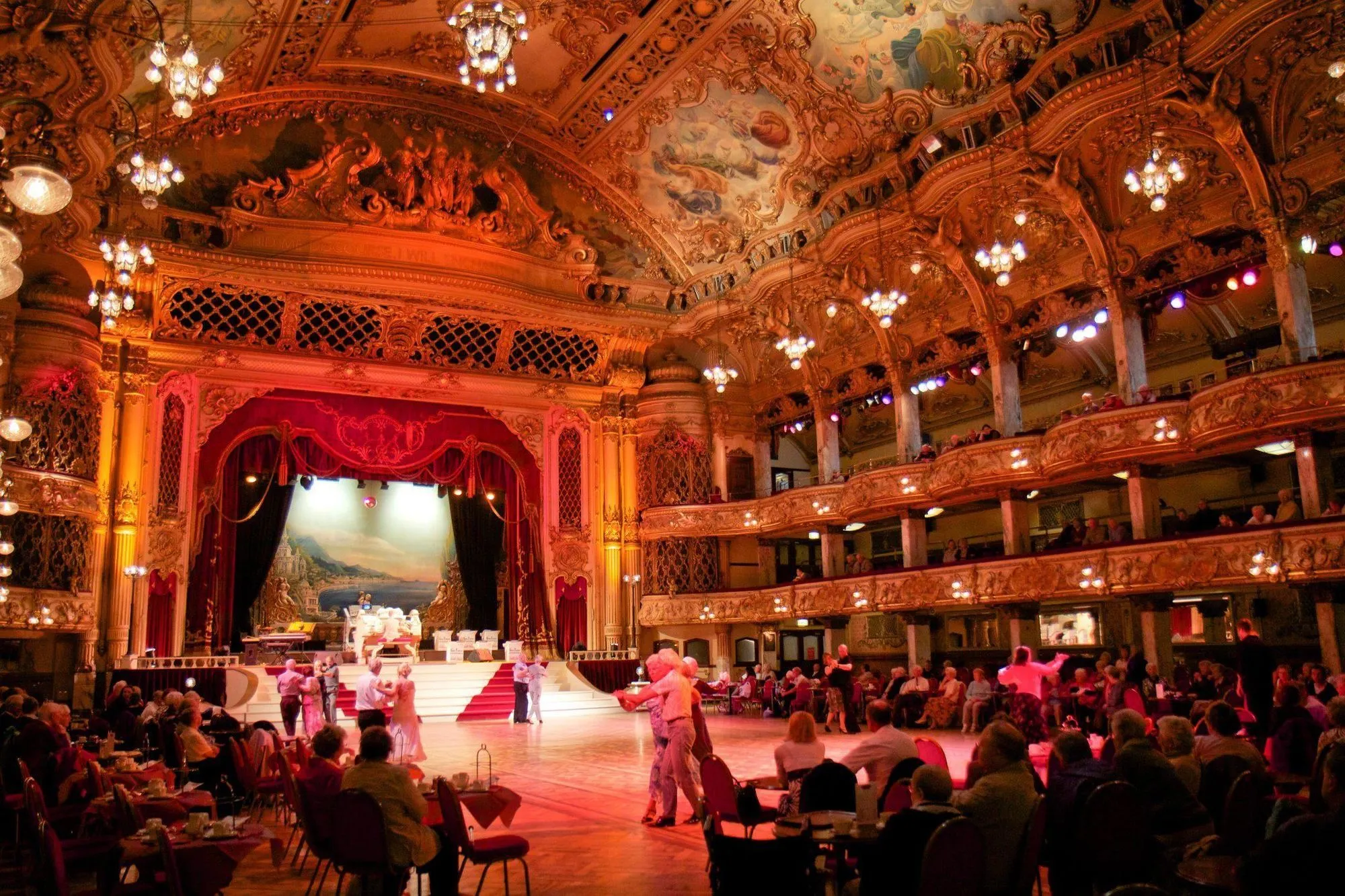 Be mesmerized by the spectacular architecture of this breathtaking venue. Get your Blackpool Tower Ballroom tickets now. 