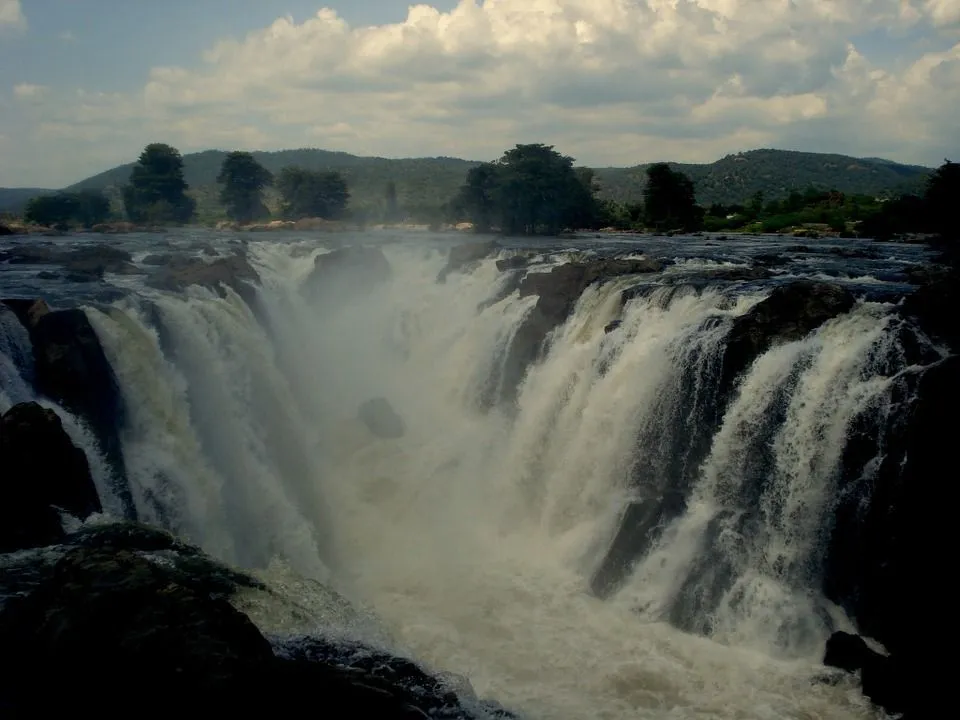 The hydroelectric plant built along the Sivanasamudra Falls on Kaveri River was the first such plant in Asia.