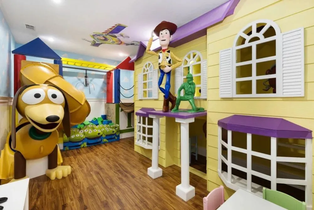 Join Woody and Buzz in this Disney-themed room.