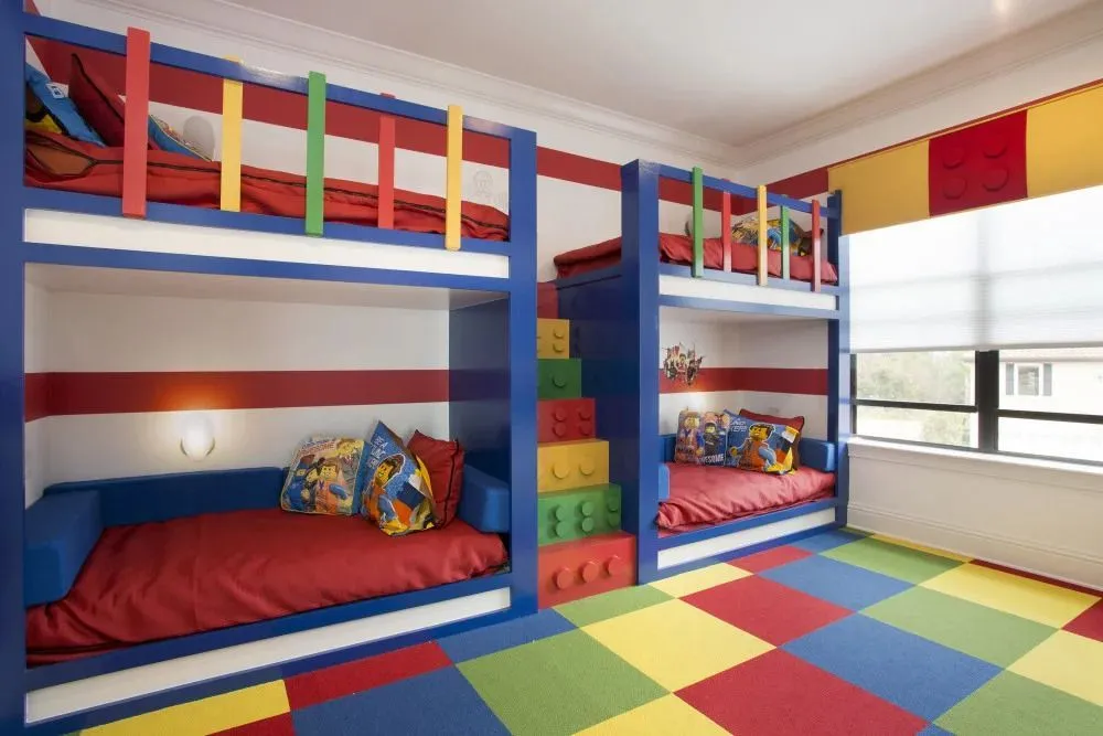 Build an amazing vacation with this LEGO themed room.