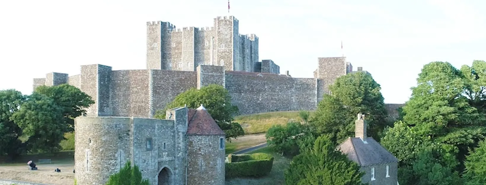 The country's most popular coastline awaits you in Canterbury. Buy Dover Castle tour tickets and take a trip now.