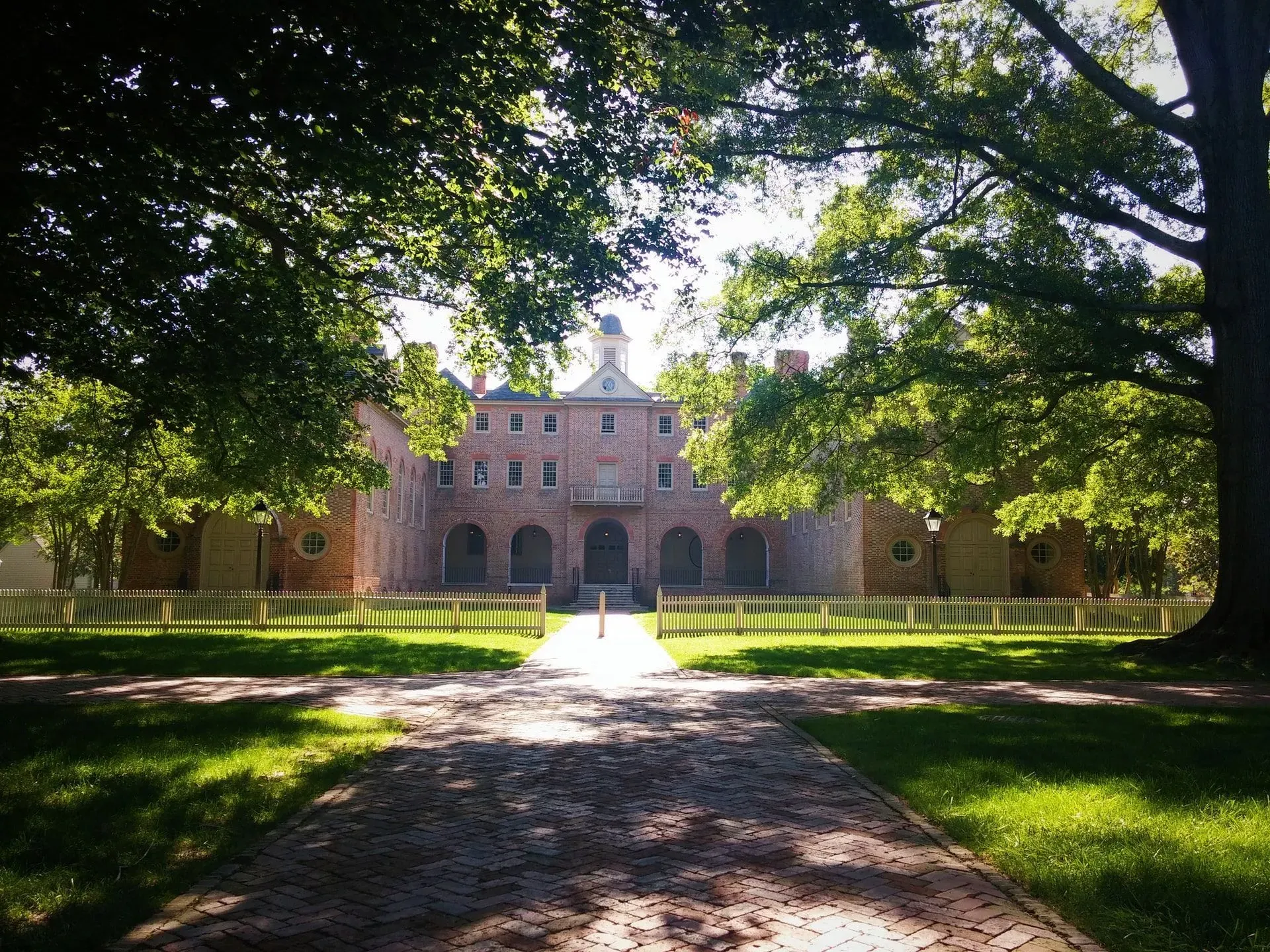 Enjoy these William and Mary facts about the royal college in America.