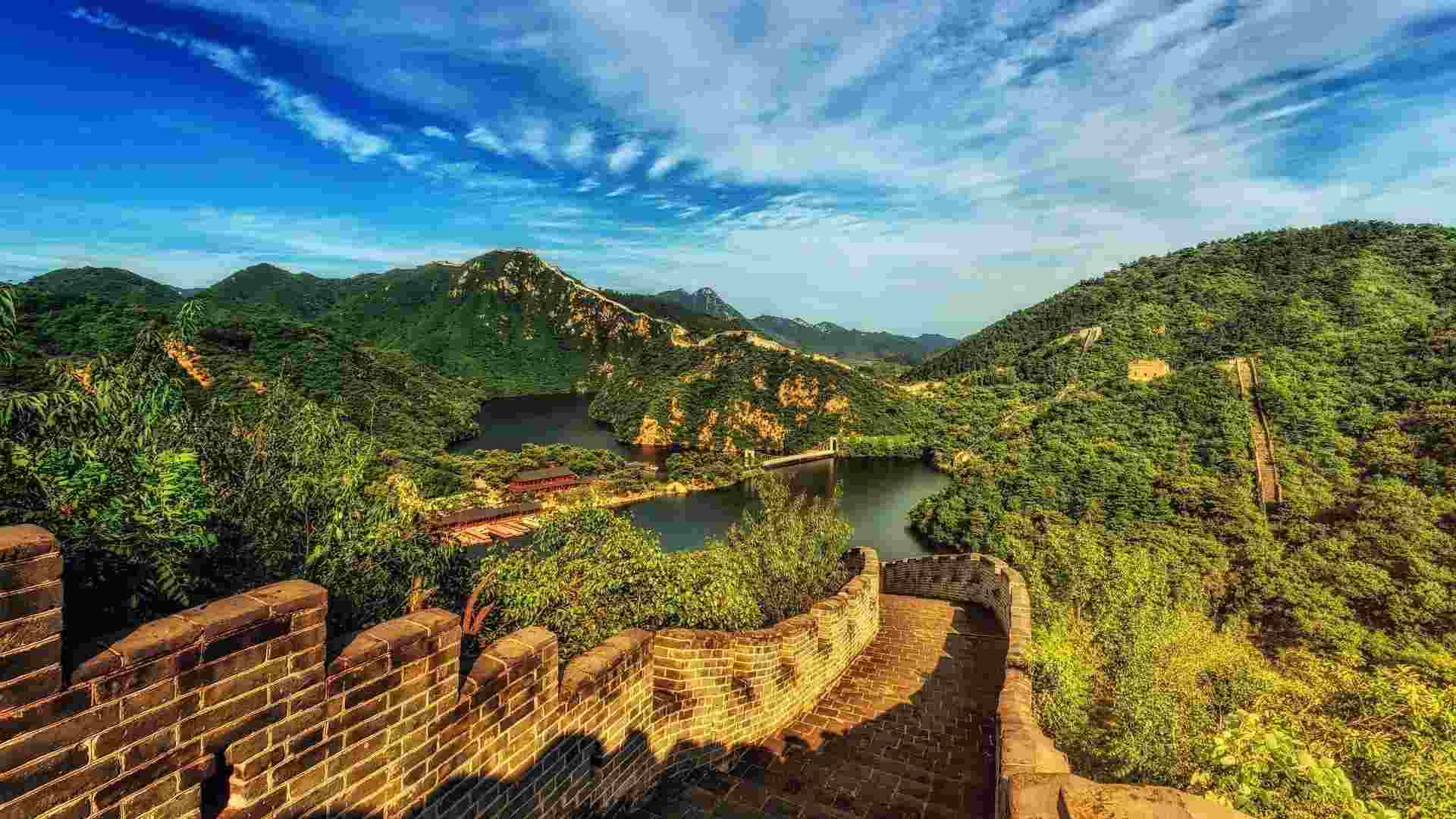 The Western Zhou Dynasty built several walls and beacon towers.