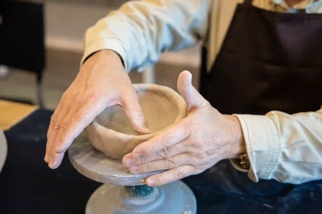 Learn how to make pots from the Mesopotamians experts.