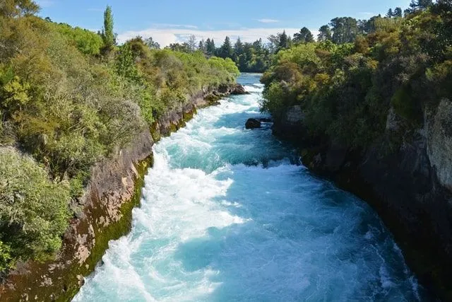 Waikato river facts reveal that it is the longest river in New Zealand that encompasses 12% of the area of North Island